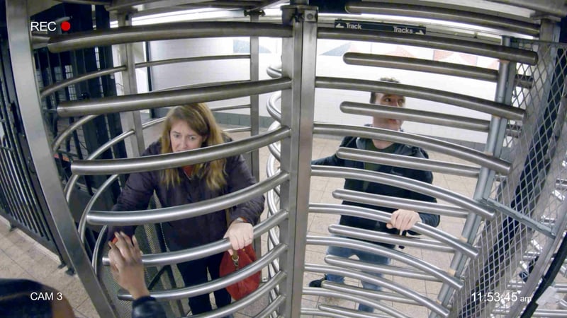 Metrogangers opgesloten in metropoortjes om leven in kooi te ervaren